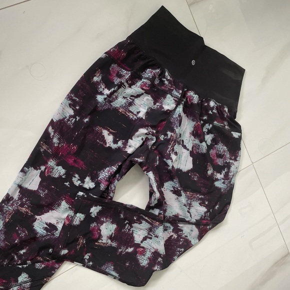 Lululemon tranquil crop pants - Picture 5 of 8